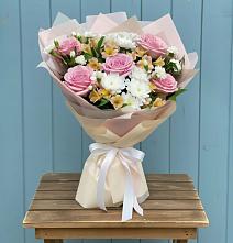 Букет цветов из:  Гвоздики, Орхидеи и Розы #REPLACE_PRED# Ямкино