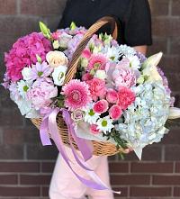 Композиция солнечный день в Ямкино Цветочная композиция из Розы, Хризантемы, Пионы и Лизиантусы в корзине в Ямкино