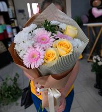 Букет цветов из:  Герберы, Розы и Хризантемы в Ямкино
