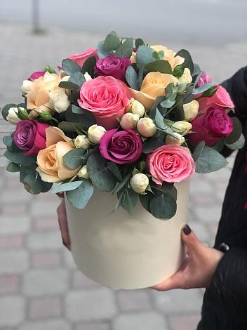 Цветочная композиция из Розы в шляпной коробке в Ямкино