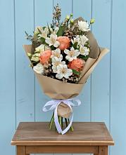 Букет цветов из:  Альстромерии, Лизиантусы, Розы и Хризантемы в Ямкино