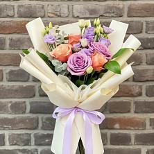 Букет цветов из:  Лизиантусы и Розы в Ямкино