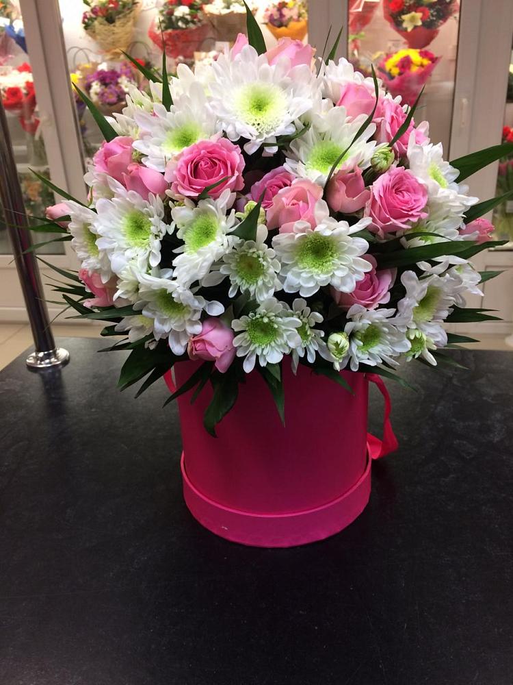 Цветочная композиция из Розы и Хризантемы в шляпной коробке в Ямкино