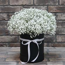 Цветочная композиция из Гипсофила в шляпной коробке в Ямкино